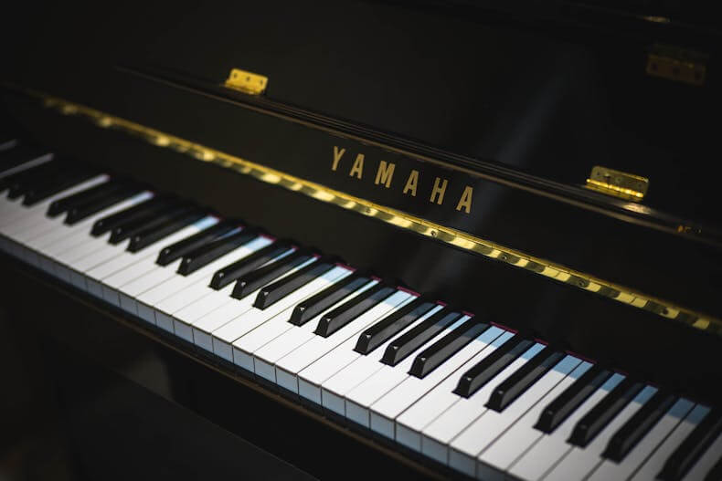 kak-nauchitsya-igrat-na-fortepiano-s-nulya
